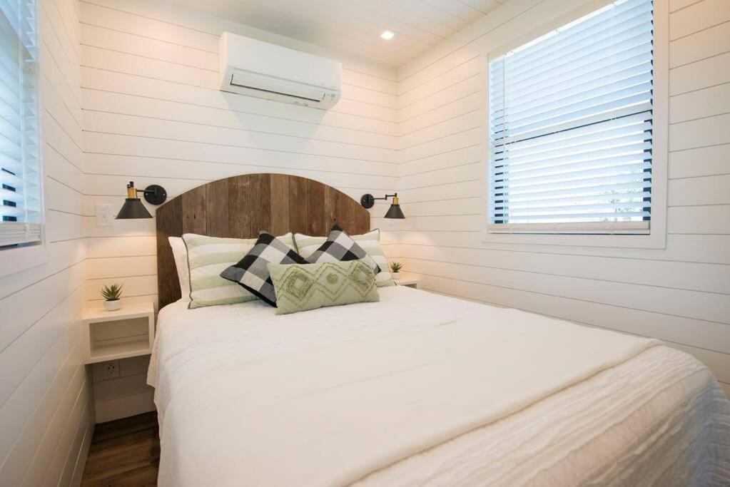 Container Home With Rooftop Views And Pickleball-Pecan Grove Bellmead Exteriör bild