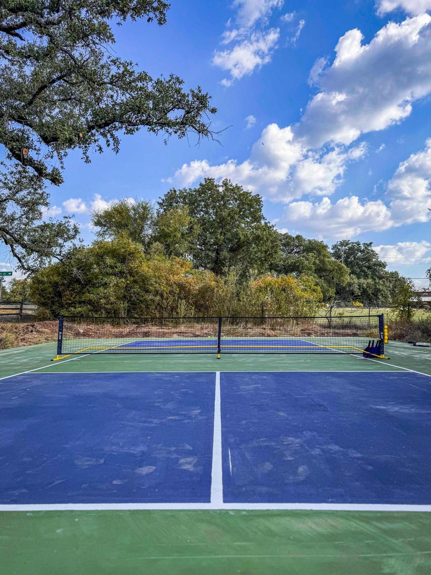 Container Home With Rooftop Views And Pickleball-Pecan Grove Bellmead Exteriör bild
