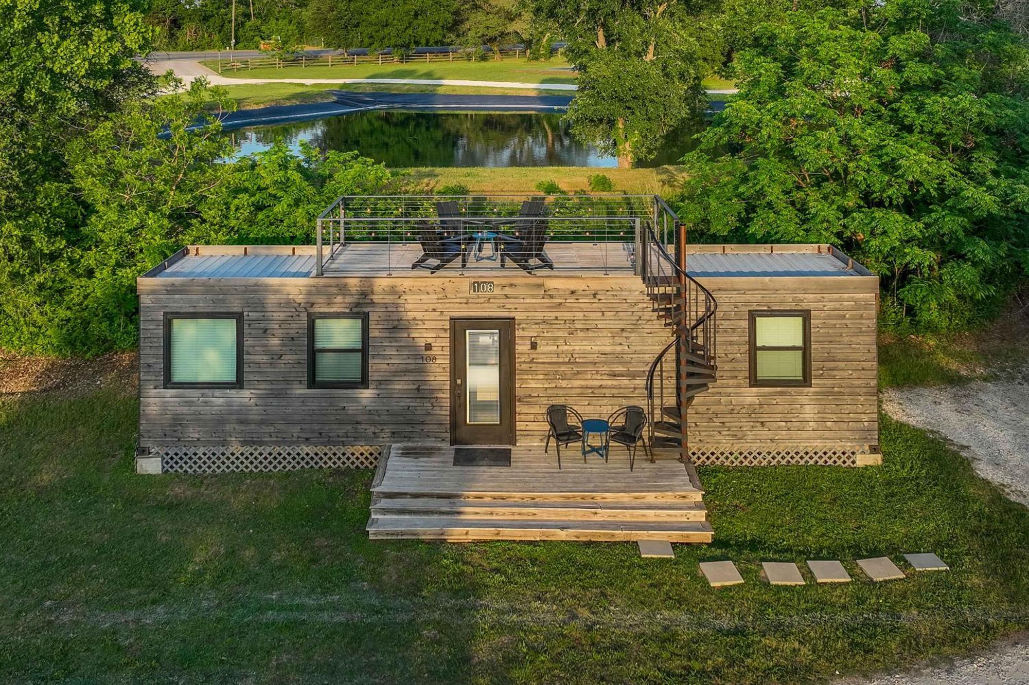 Container Home With Rooftop Views And Pickleball-Pecan Grove Bellmead Exteriör bild