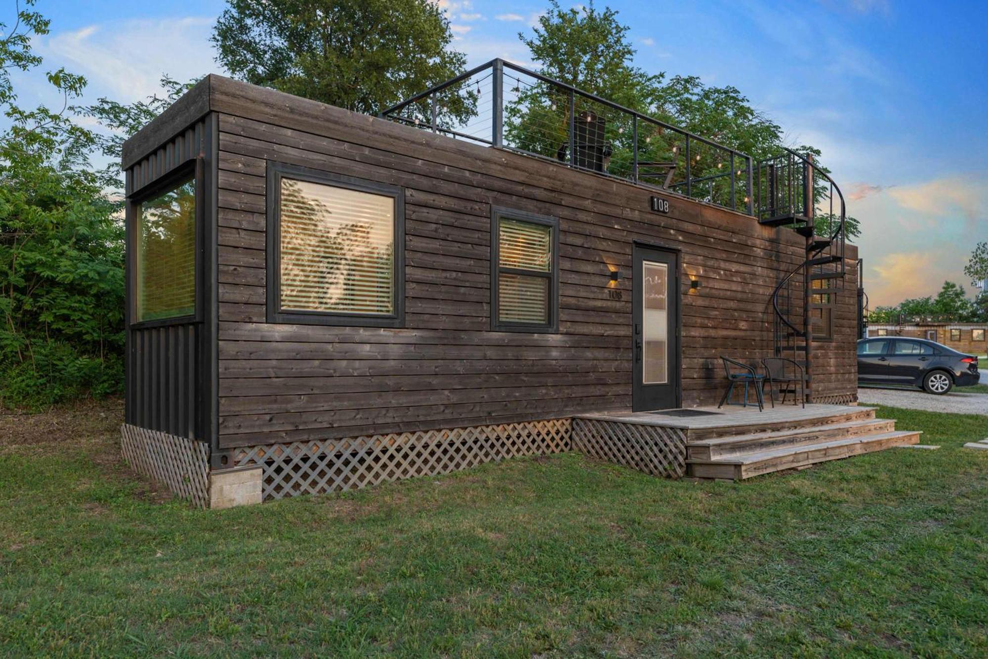 Container Home With Rooftop Views And Pickleball-Pecan Grove Bellmead Exteriör bild