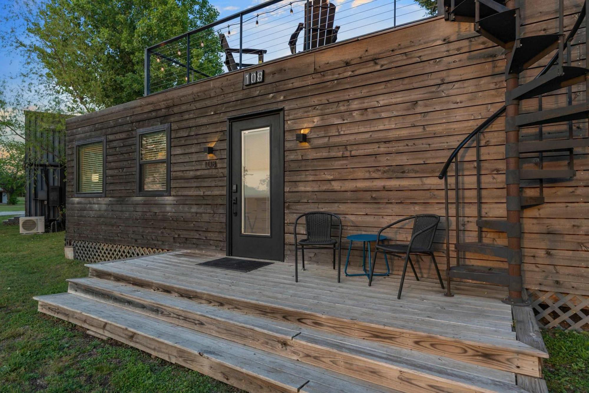 Container Home With Rooftop Views And Pickleball-Pecan Grove Bellmead Exteriör bild