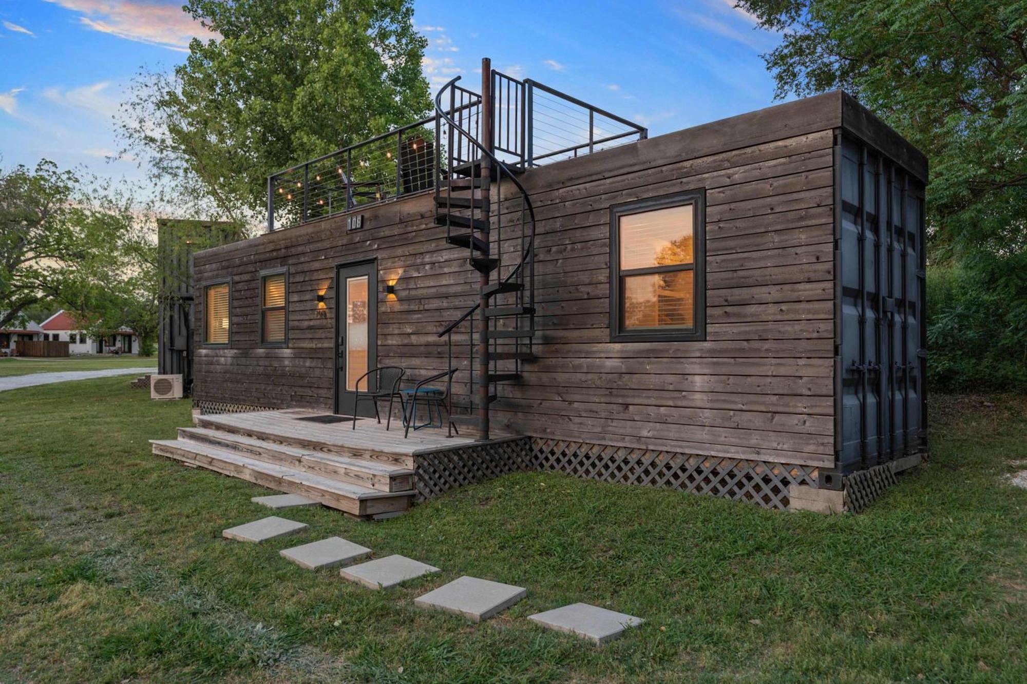 Container Home With Rooftop Views And Pickleball-Pecan Grove Bellmead Exteriör bild